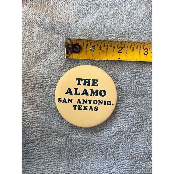 Vintage Pin-back Button The Alamo - Picture 1 of 2